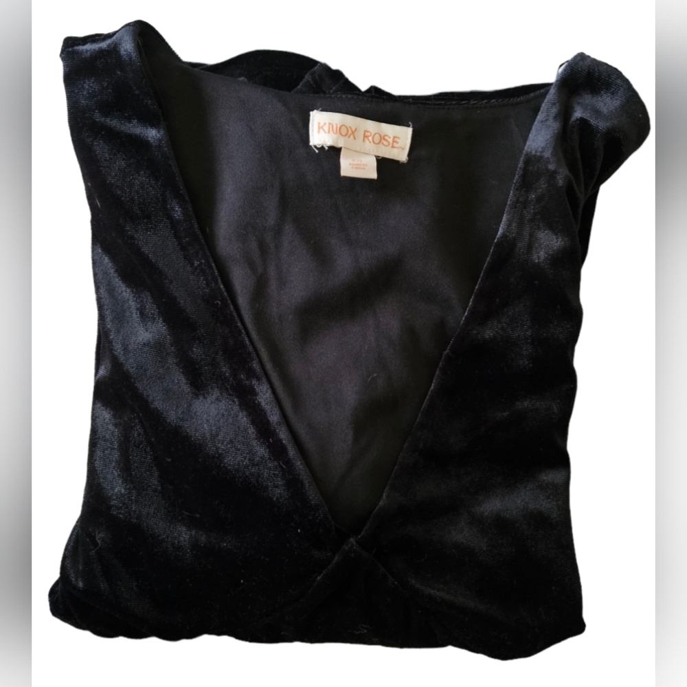 Knox Rose Velvet V-neck Top - Picture 4 of 4